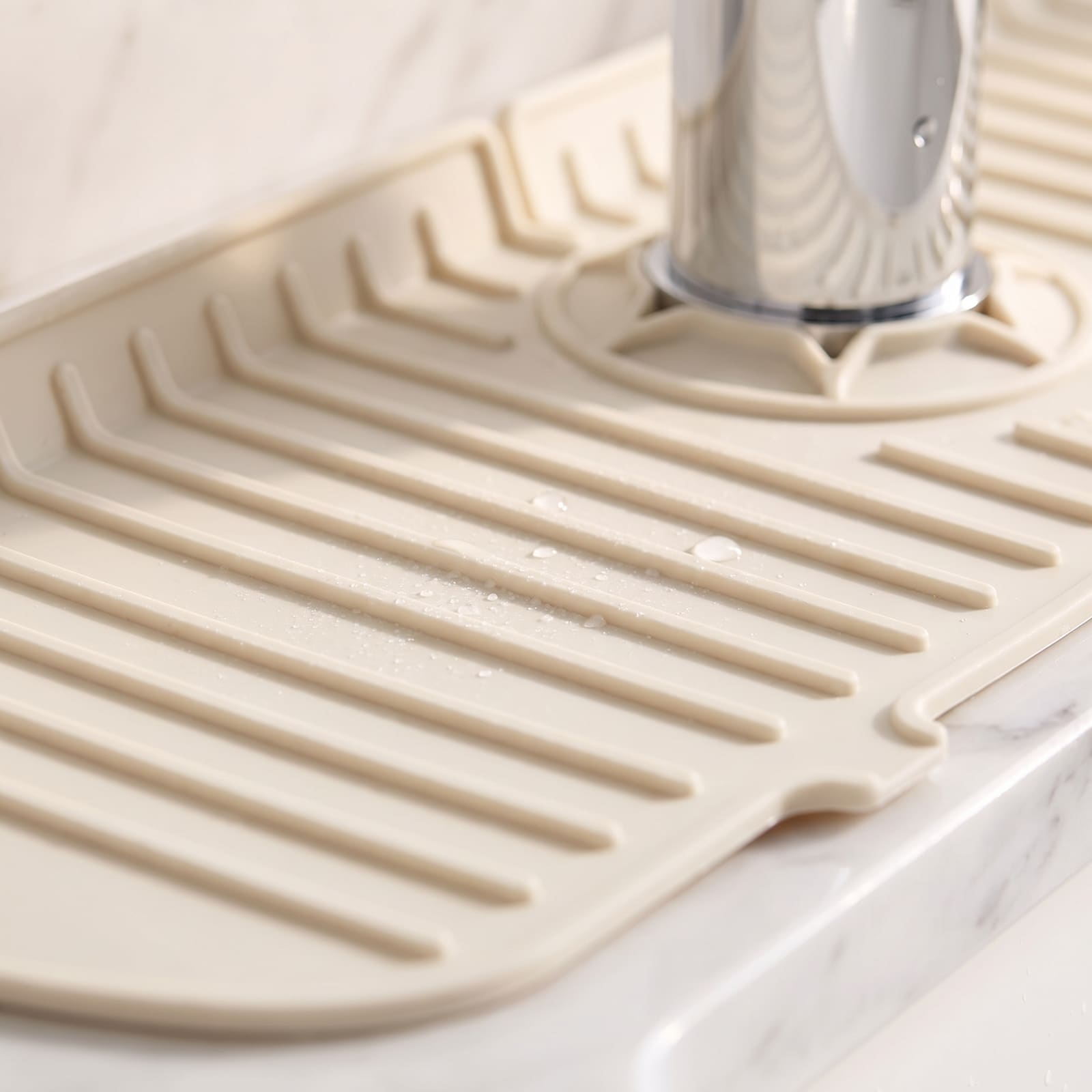Silicone sink splash guard